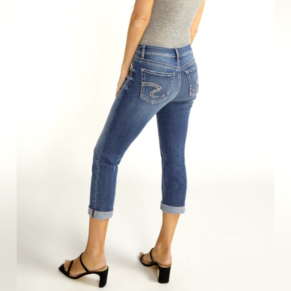 Silver Jeans Co. Elyse Mid-Rise Deconstructed Capri Women’s Size 28